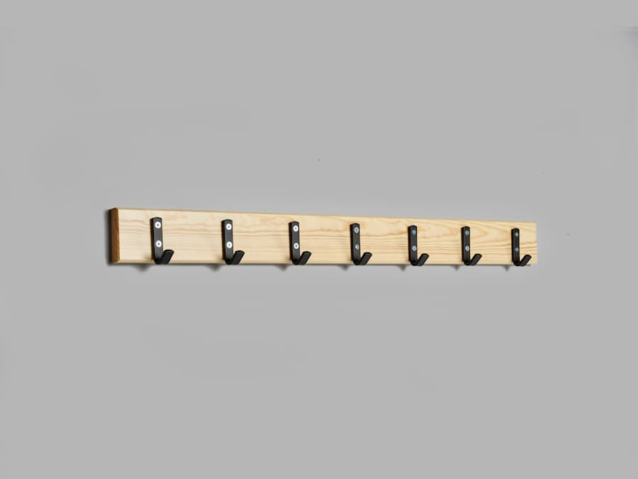 Kroklist 1 furu-svart 2