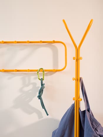 Classic coat hanger 25