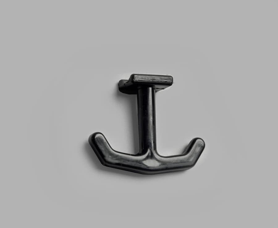 Classic anchor hook black-screw-fitting 1