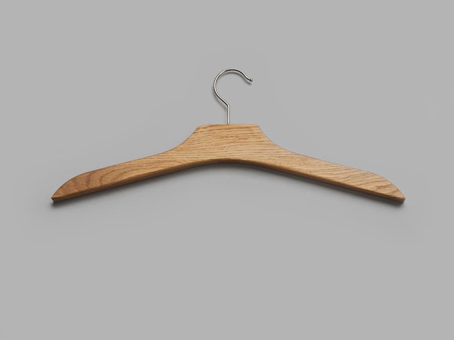 Wooden hanger 8205 1